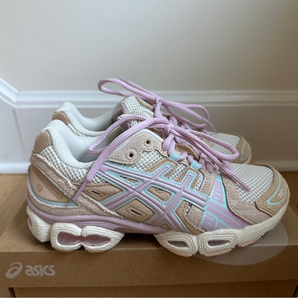 ASICS GEL NIMBUS 9 SNEAKERS IN CREAM AND BARELY ROSE - Picture 1 of 9